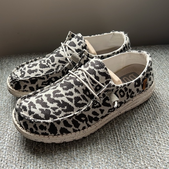Hey Dude Womens Wendy Slip On Loafer Shoes Grey Cheetah - Picture 3 of 10